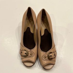 Vintage A2 by Aerosoles beige leather peep toe pumps SZ 8M